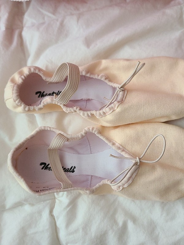 NWB Theatricals Footwear GIRLS (various sizes) split-sole Ballet Shoes
