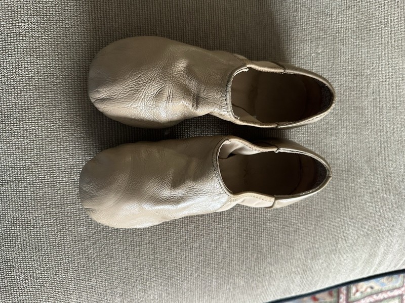 Jazz Shoes Slip-On Youth Beige 1.5W Leather Round Toe Upper