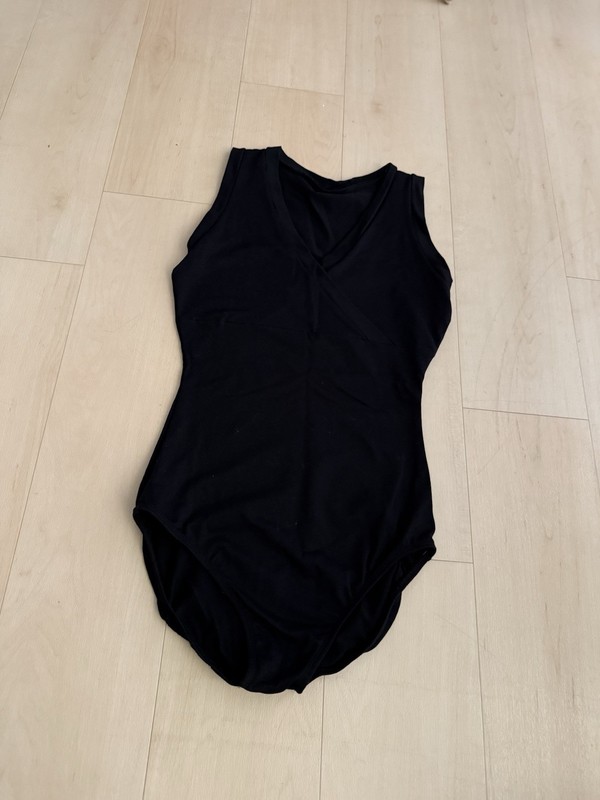 Black Leotard Best Fits a Medium