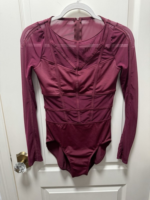 Women’s Size M Weissman Burgundy Zipper Back Long Sleeved Leotard