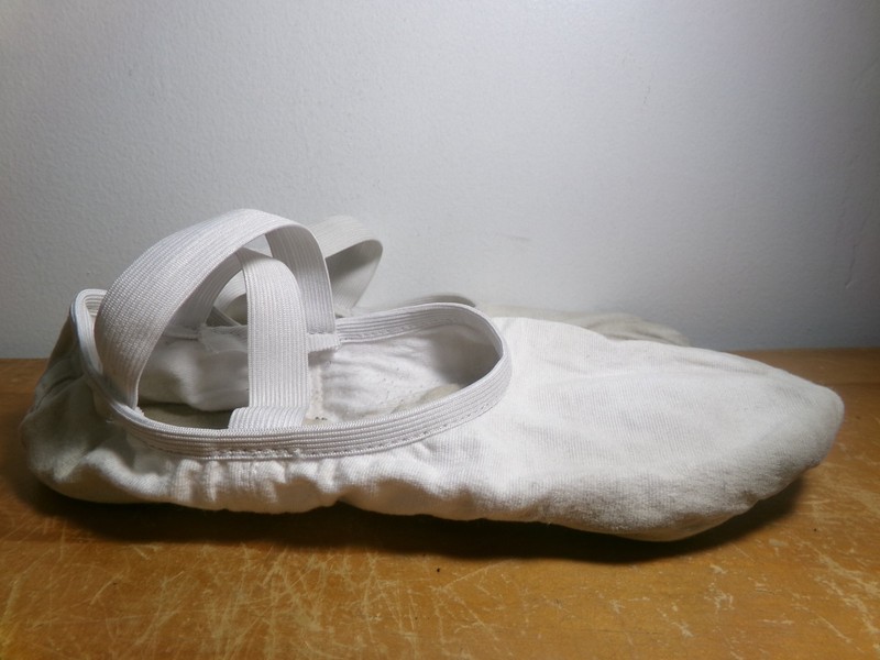 Dance Pre-Owned Ballet Shoes So Danca SD16 White 9.5B Adult Canvas Crossing