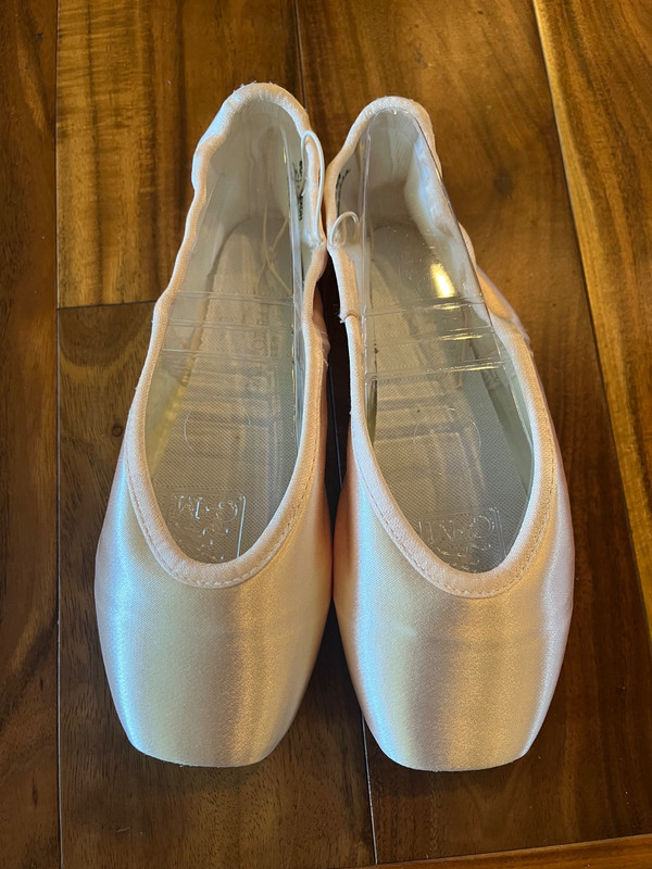 Gaynor Minden Sculpted Fit Pointe Shoes SC 11M5XDH 11 Med. 5 Box ExtraFlex Shank gallery