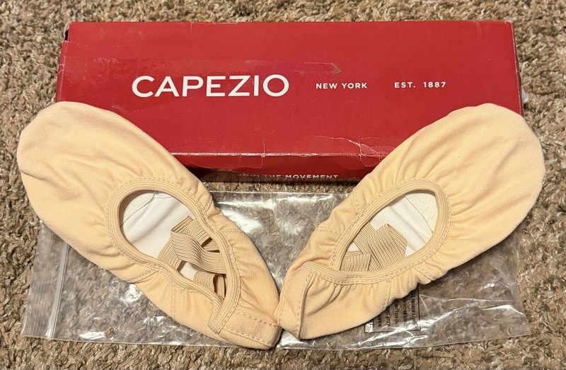 NEW Capezio Leather Juliet Split Sole Ballet Shoe in Light Pink/peach Size 4.5