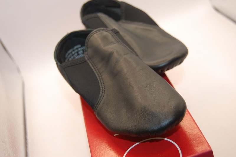 NIB Capezio E-Series Slip On Jazz Shoes EJ2 5 M MEDIUM Not Returnable