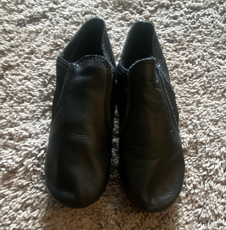 Capezio Girls size 4 CG39 Women’s Black Slip-On Split Sole Jazz Dance Shoes