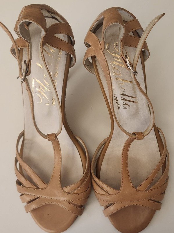 FLABELLA TANGO SHOES 39( feel like 38 )