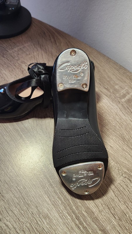 CAPEZIO GIRLS PATENT FLAT TAP SHOES FROM A SMOKE FREE AND PET FREE HOME11M E1 65 gallery