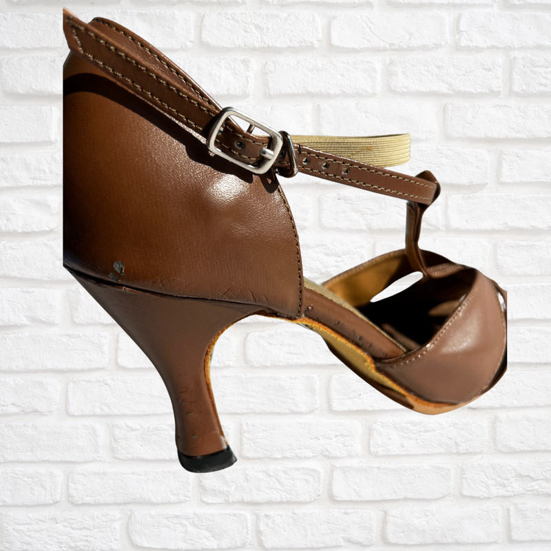 Very Fine Dance Shoes Classic Series: Style 6006 - Brown Leather - Size 8.5 gallery