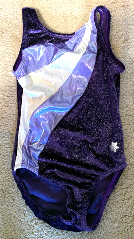 Girls SNOWFLAKE DESIGNS Purple Shimmery Leotard Size Medium