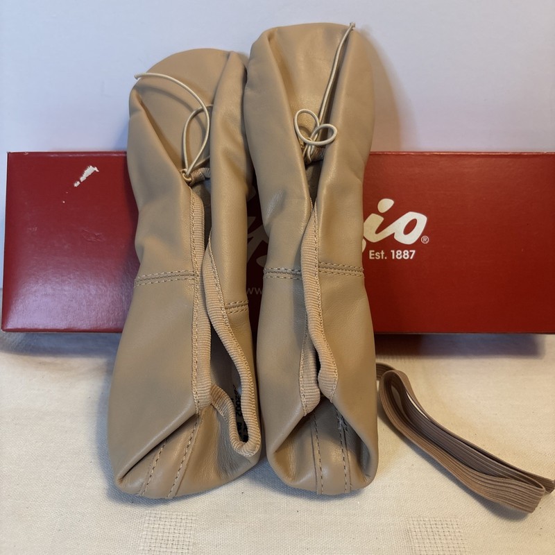 Capezio NIB Tan Womens Leather Ballet Slippers Sz 6M