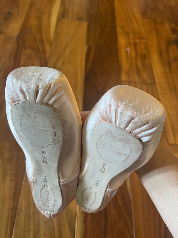 Suffolk Stellar Pointe Ballet Shoes Standard Shank 5 Length XN Width NIB gallery